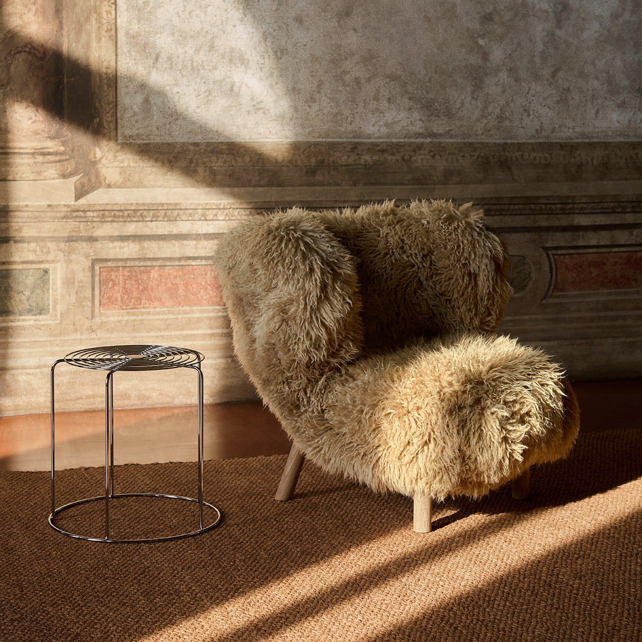 ATD_Lifestyle Images_Retail_2026_Little Petra VB1_Wire Stool VP11_01