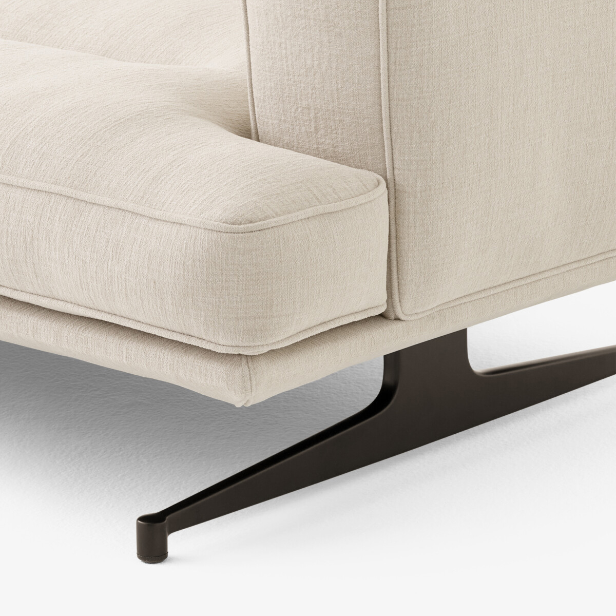 Inland-Corner-Sofa-AV41_Warm-Black-w.-Cifrado-221_detail-1200x1600