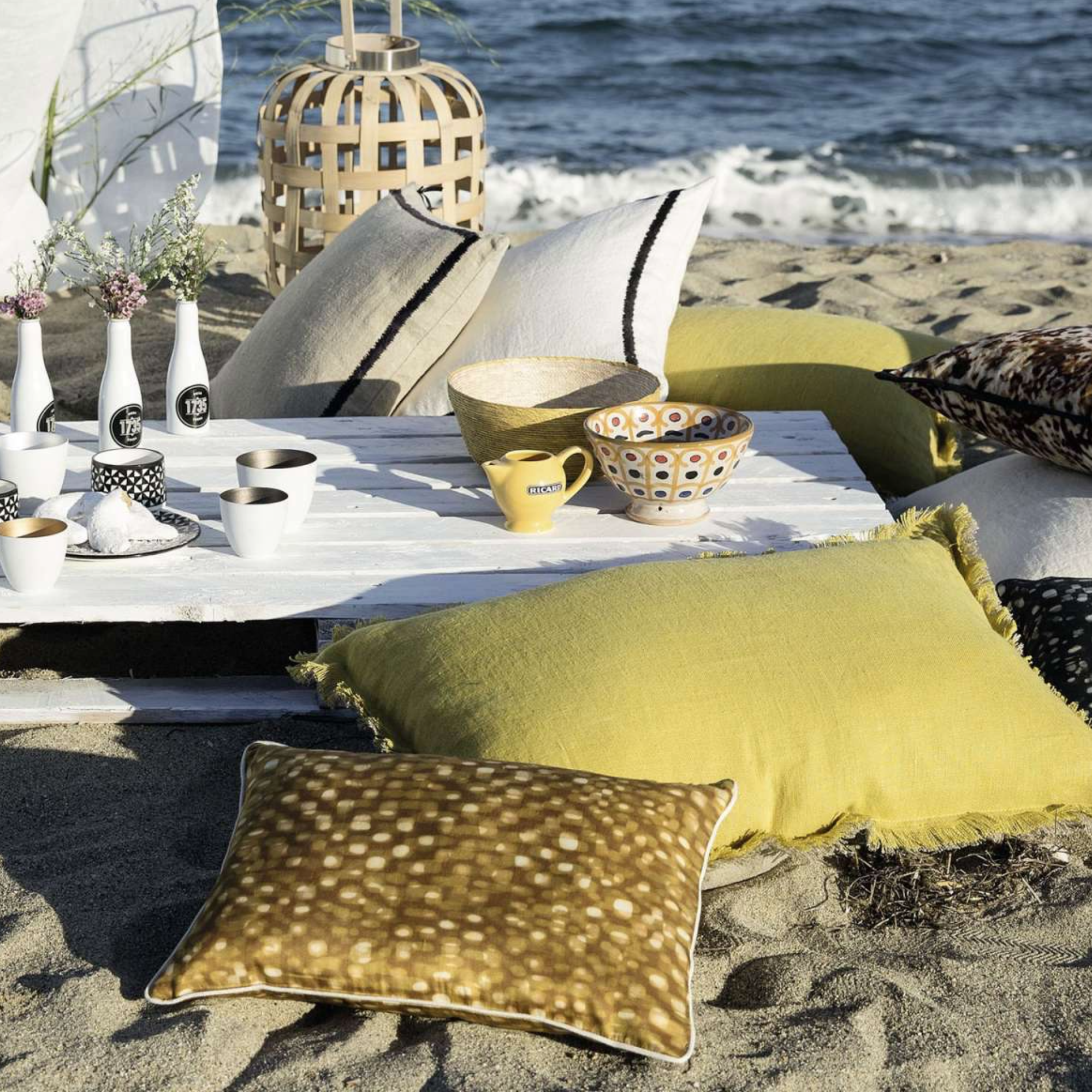 Sans titre-10 Mise en situation coussin Karma Jaune