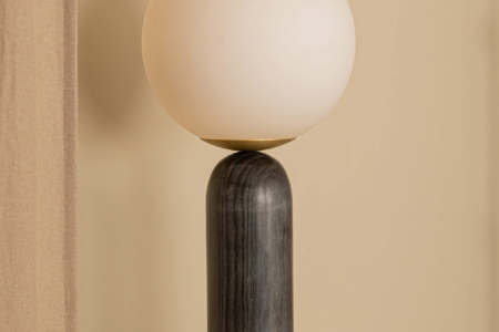 Lampe à poser Atlas marbre noir finition laiton