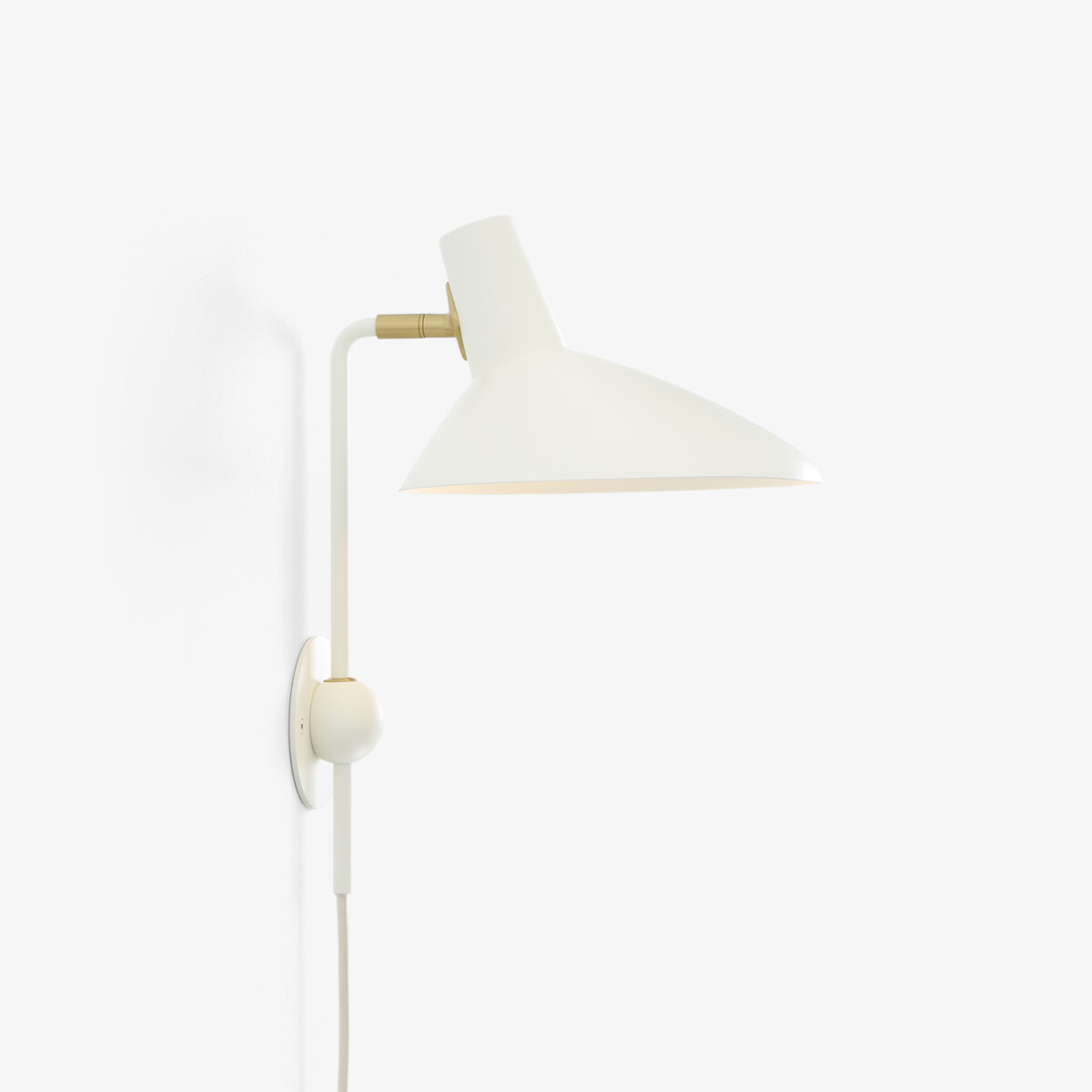 Tripod-Wall-Lamp-HM12_White_Side_light-1200x1600